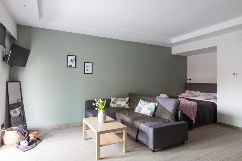 12 Reasons Why Metaxourgeio - Resim 42