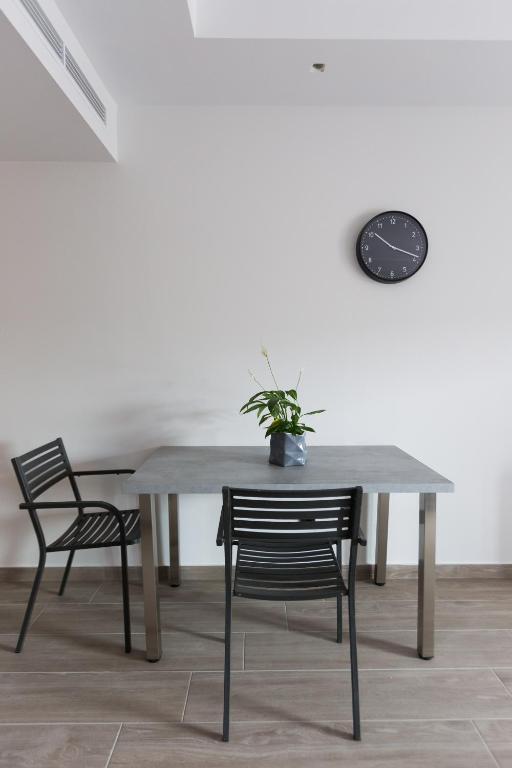 12 Reasons Why Metaxourgeio - Resim 41