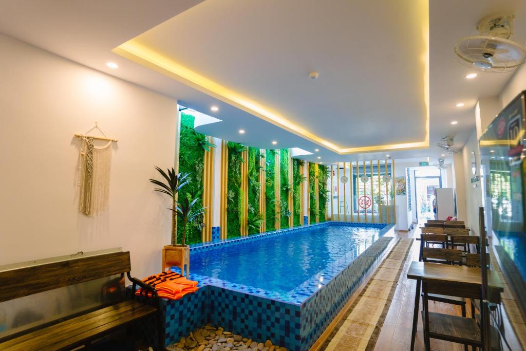 Bazén v ubytování New World Hotel nebo v jeho okolí