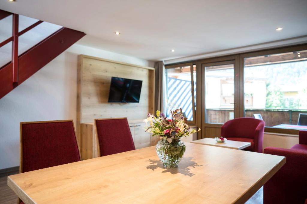 TV a/nebo společenská místnost v ubytování Aparthotel Schindlhaus und Koia Premium Apartments