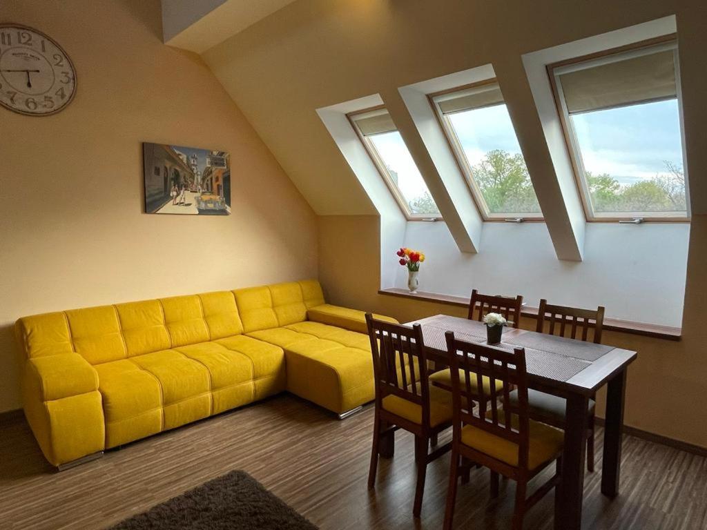 Posedenie v ubytovaní Gyulai Brill Apartman