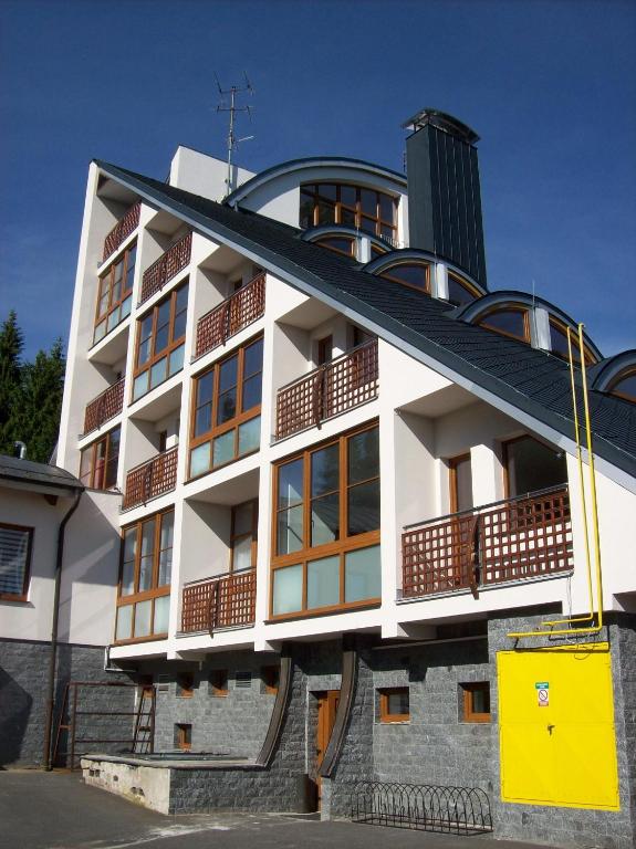 Budynek, w którym mieści się apartament
