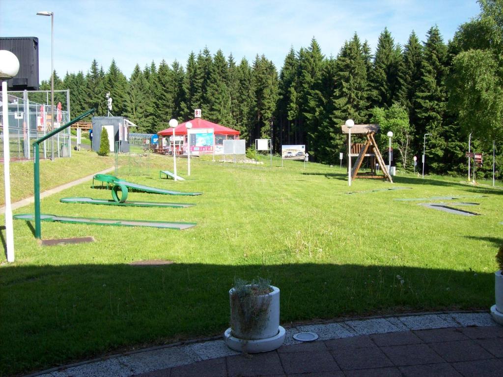 Plac zabaw dla dzieci w obiekcie Rezidence Klínovec