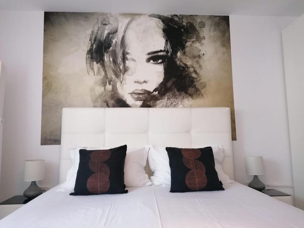 Postel nebo postele na pokoji v ubytování Alexandra House