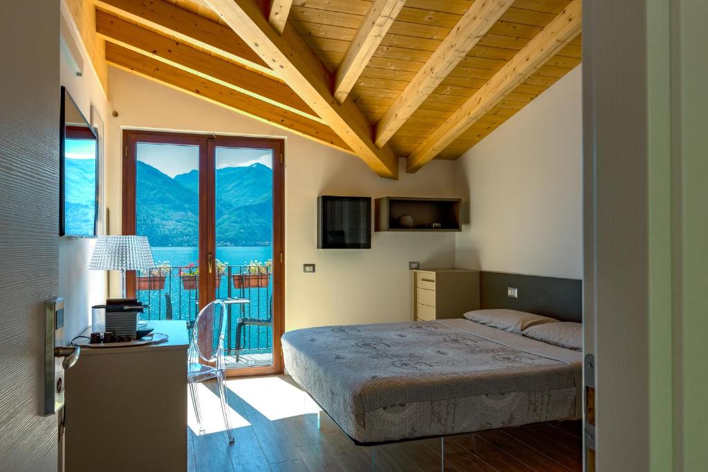Postel nebo postele na pokoji v ubytování Foresteria Lago di Como