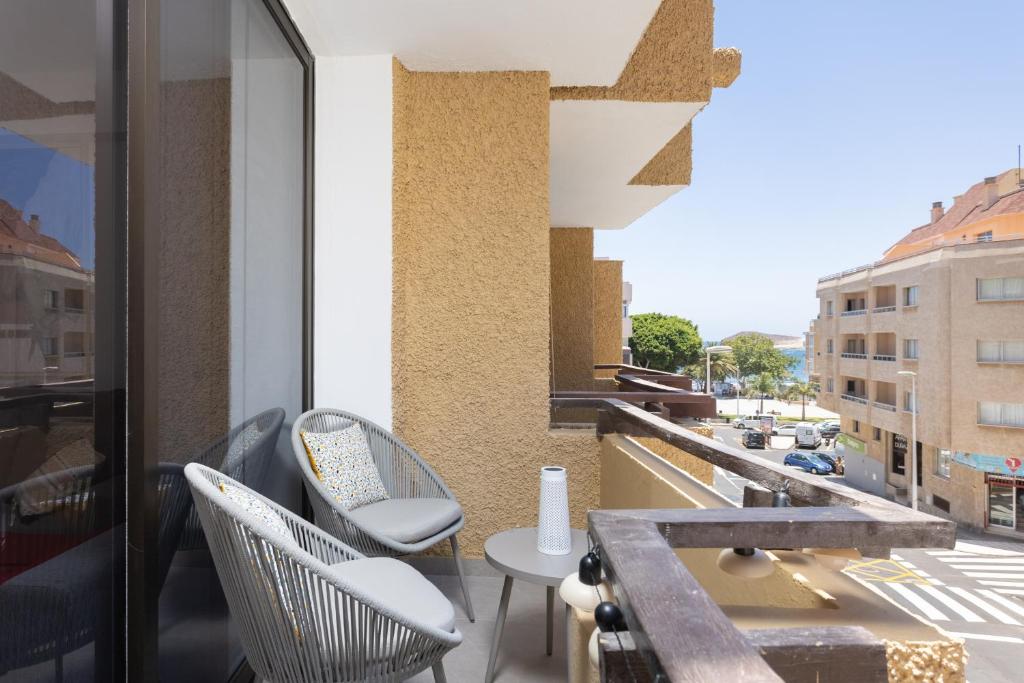 En balkong eller terrass på 105 EL MEDANO FLASH POINT Holiday Home by Sunkeyrents