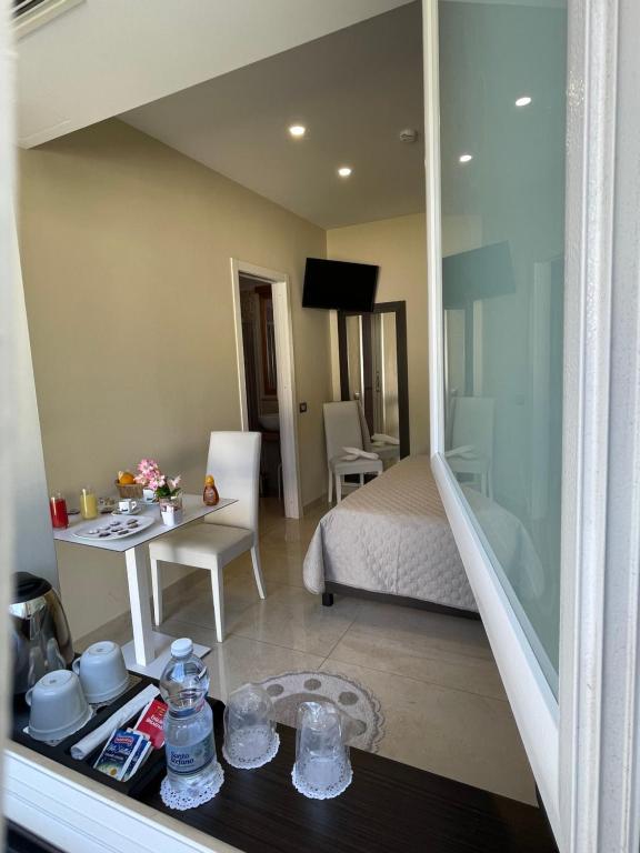 Postel nebo postele na pokoji v ubytování Grand Hotel Royal