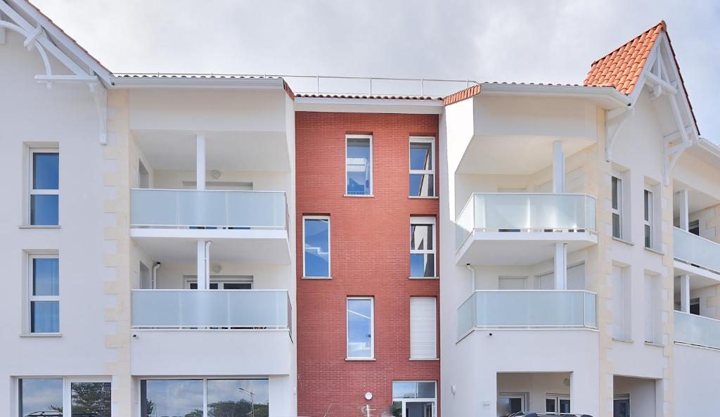 El plano del piso de Sejournez a Lacanau Ocean dans ce magnifique appartement pour six personnes