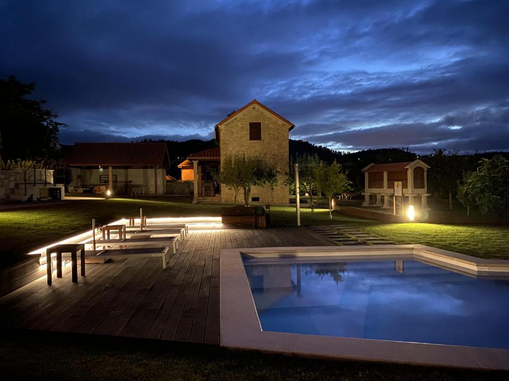 Bazén v ubytování Casa da Terrada by Gerês Casas nebo v jeho okolí