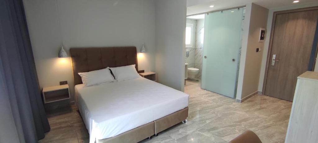 Postel nebo postele na pokoji v ubytování Sonia Hotel & Suites