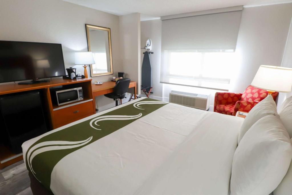 Quality Inn Miami Airport - Doral - King Room - Accessible/Non-Smoking