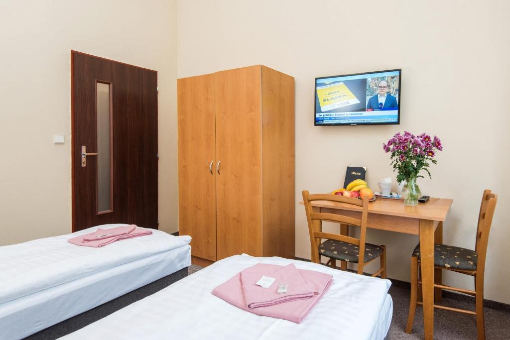 Postel nebo postele na pokoji v ubytování Hotel Hůrka