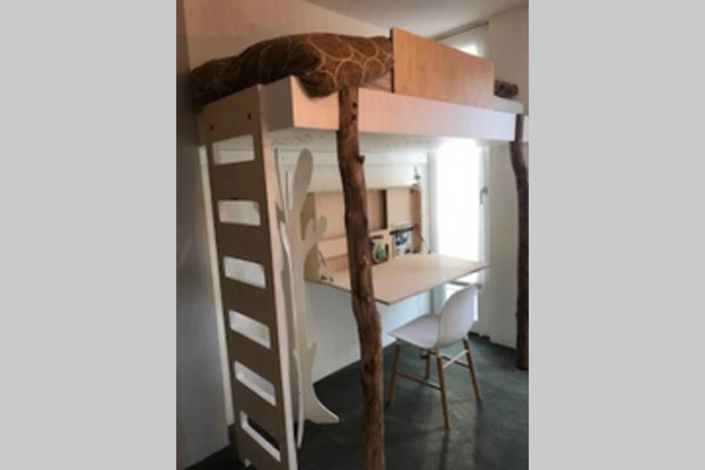 Large and cosy house on the water: free Parking - Maison De Deux Chambres