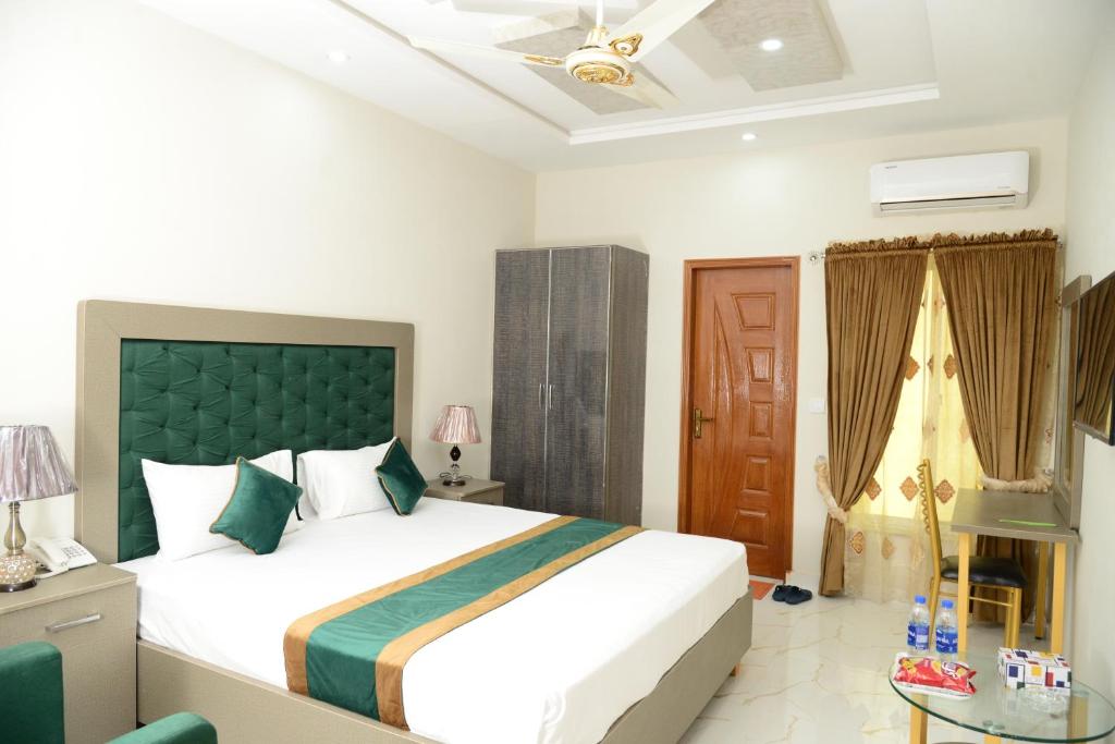 Hotel Deluxe Lahore - Hizvo