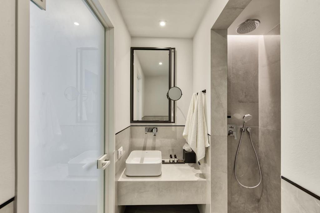 Koupelna v ubytování Bitzaro Boutique Hotel