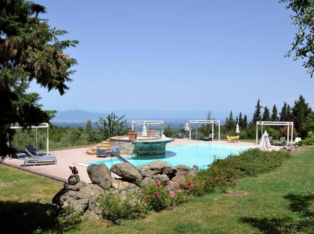 בריכת השחייה שנמצאת ב-Villa Le Polle di Meletro או באזור