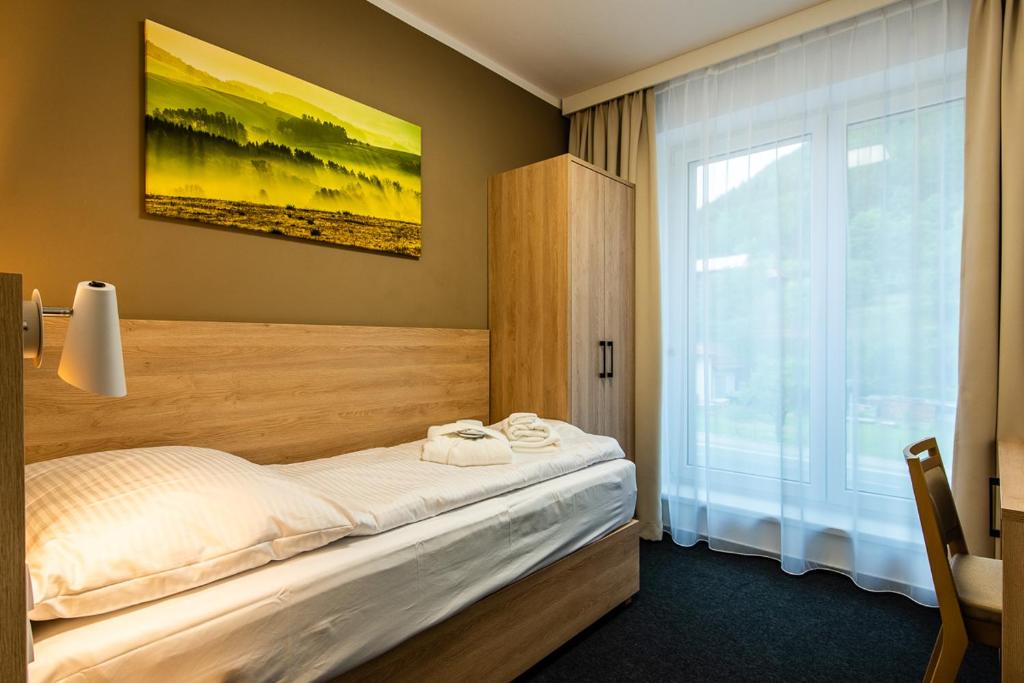 Postel nebo postele na pokoji v ubytování Penzion Čertovy skály