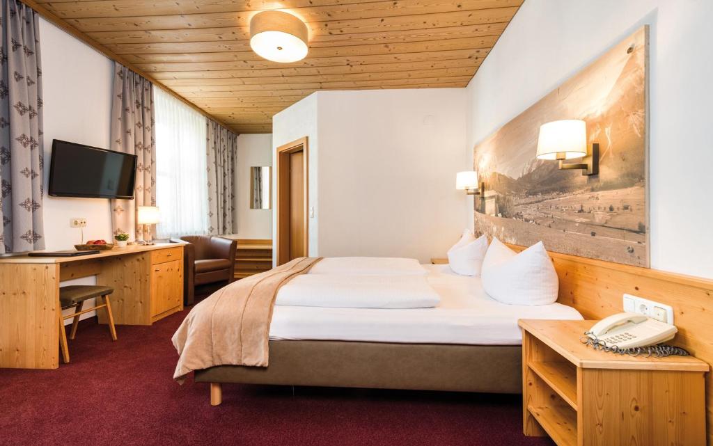 Postel nebo postele na pokoji v ubytování Hotel Goldene Rose