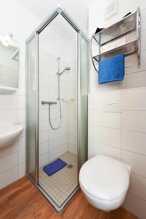 Koupelna v ubytování Hotel-Pension Störtebeker