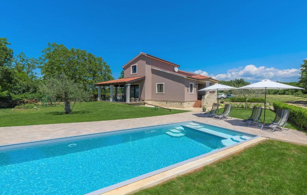 Bazén v ubytovaní Holiday House Vita alebo v jeho blízkosti