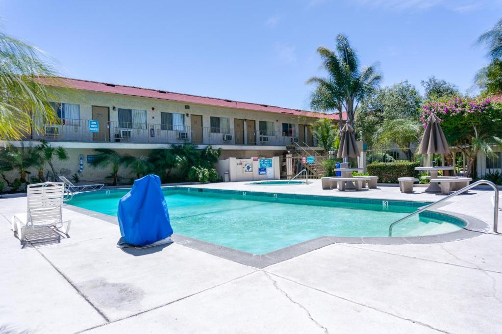 California Suites Hotel photo