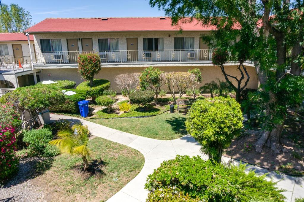 California Suites Hotel photo