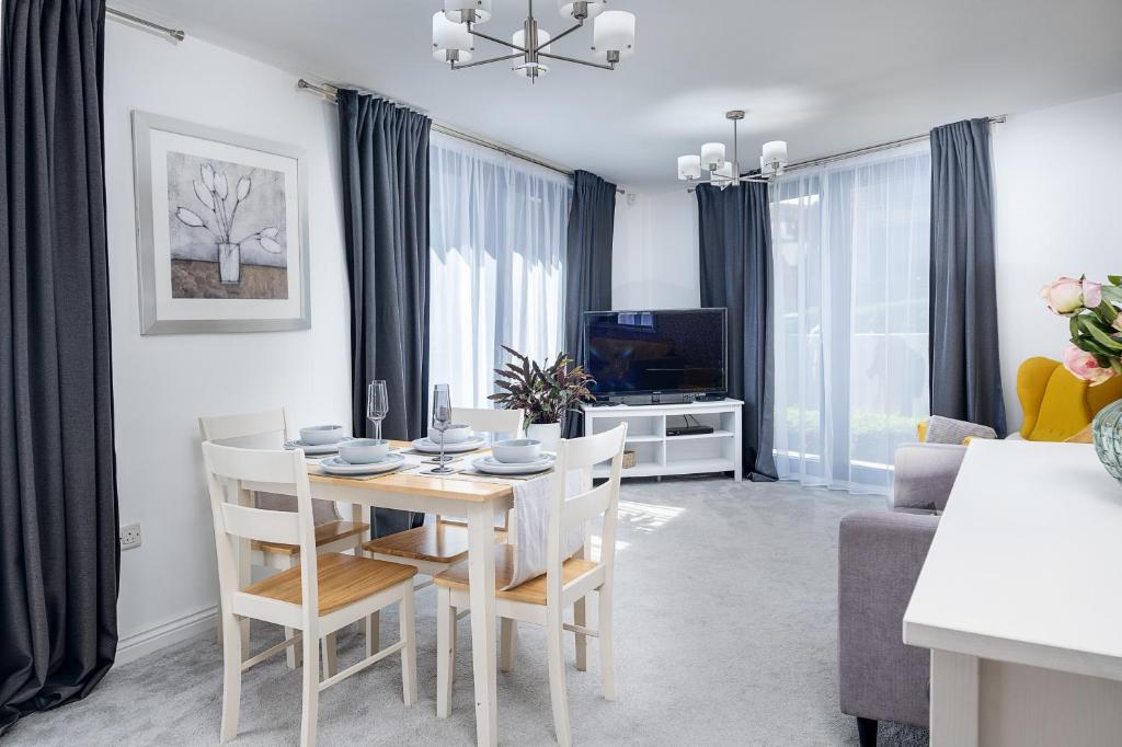 a dining room and living room with a table and chairs at Luxury 2Bed Spacious Apartment- City Centre- Free Parking in Birmingham