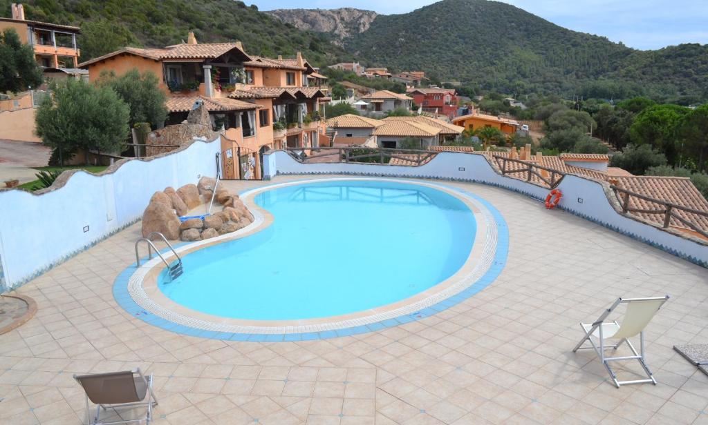 Casa Marina a Chia - Lussuoso appartamento con piscina