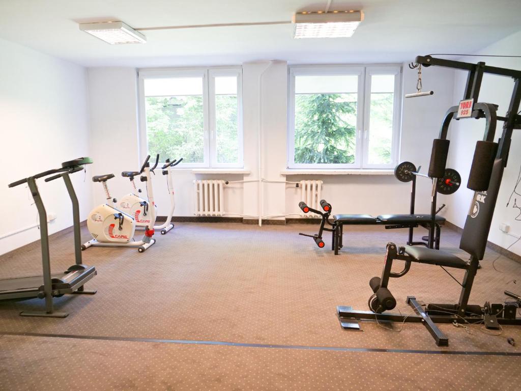 Posilňovňa alebo fitness centrum v ubytovaní CKS Kraków (Centrum Konferencyjno-Szkoleniowe CS Natura Tour)