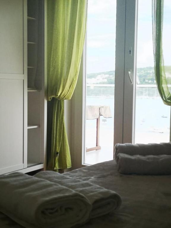 Postel nebo postele na pokoji v ubytování SeaView Guesthouse - ZF Hvar