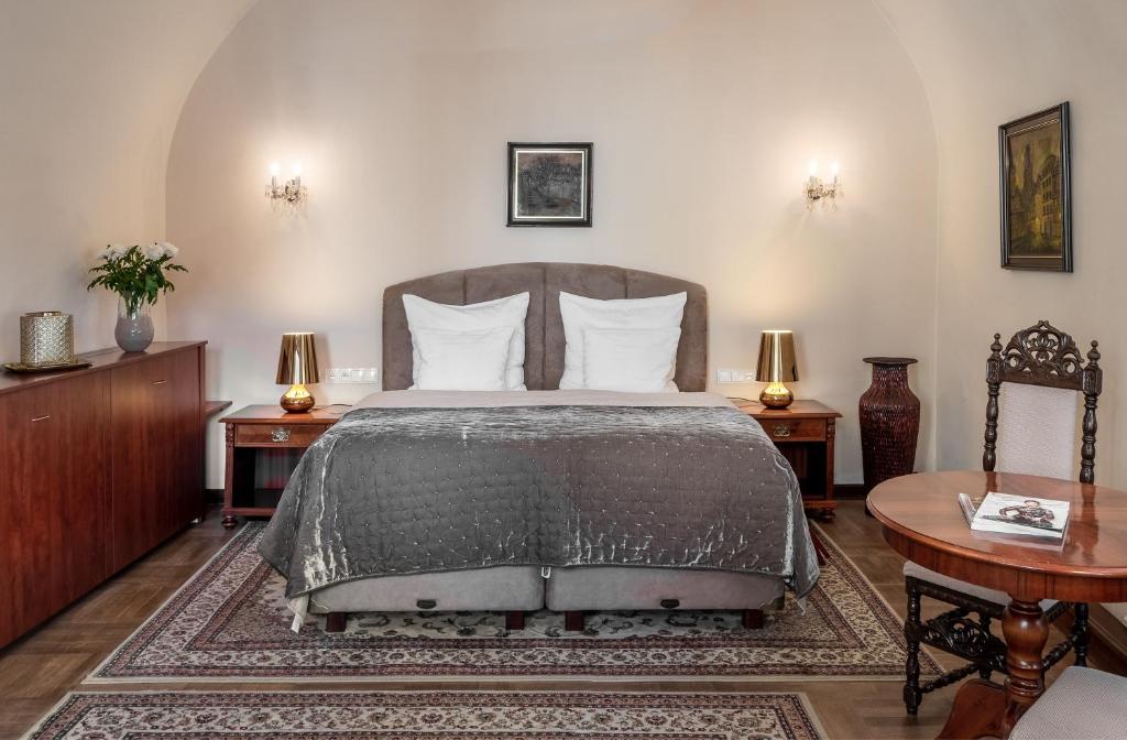 Postel nebo postele na pokoji v ubytování Hotel Aurus by Adrez