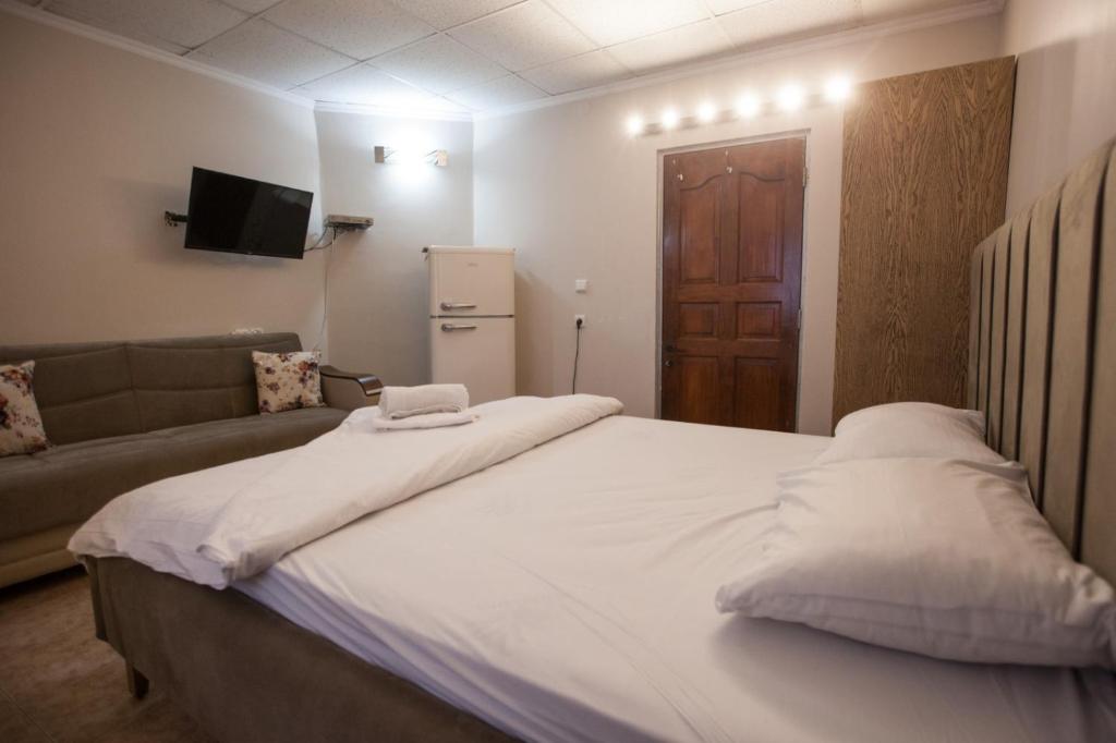 Postel nebo postele na pokoji v ubytování Puy Ahuzat Haosher Hotel