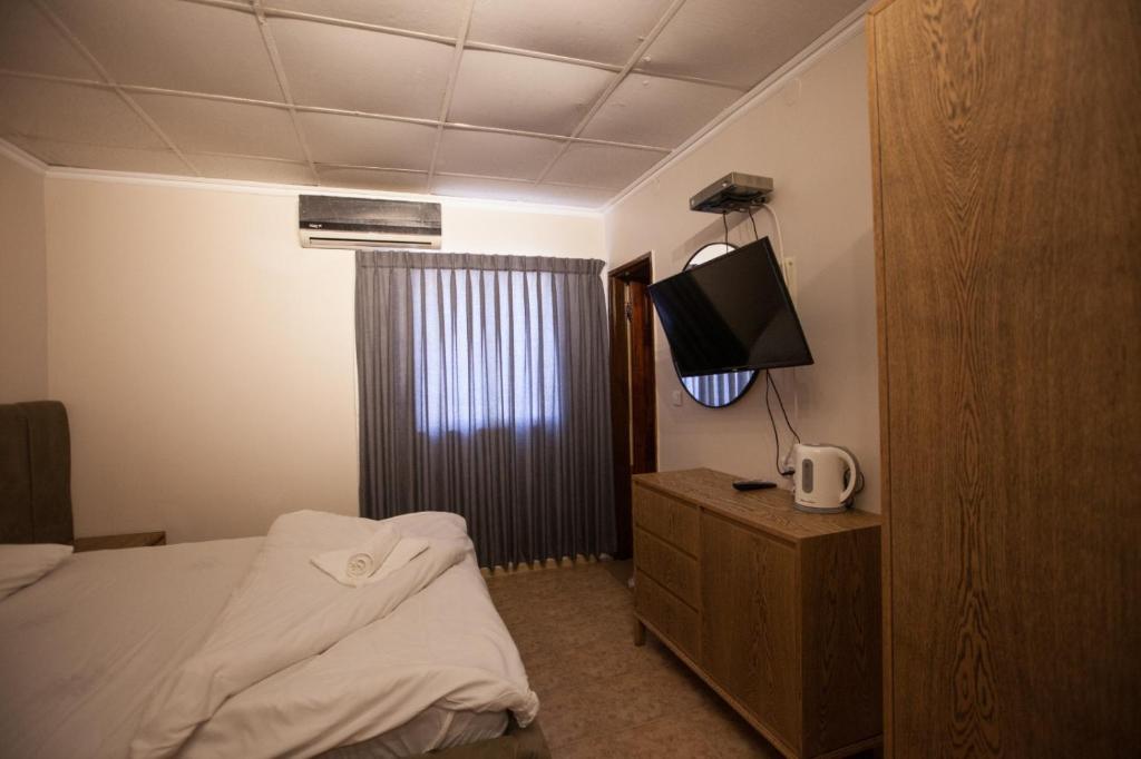 Postel nebo postele na pokoji v ubytování Puy Ahuzat Haosher Hotel