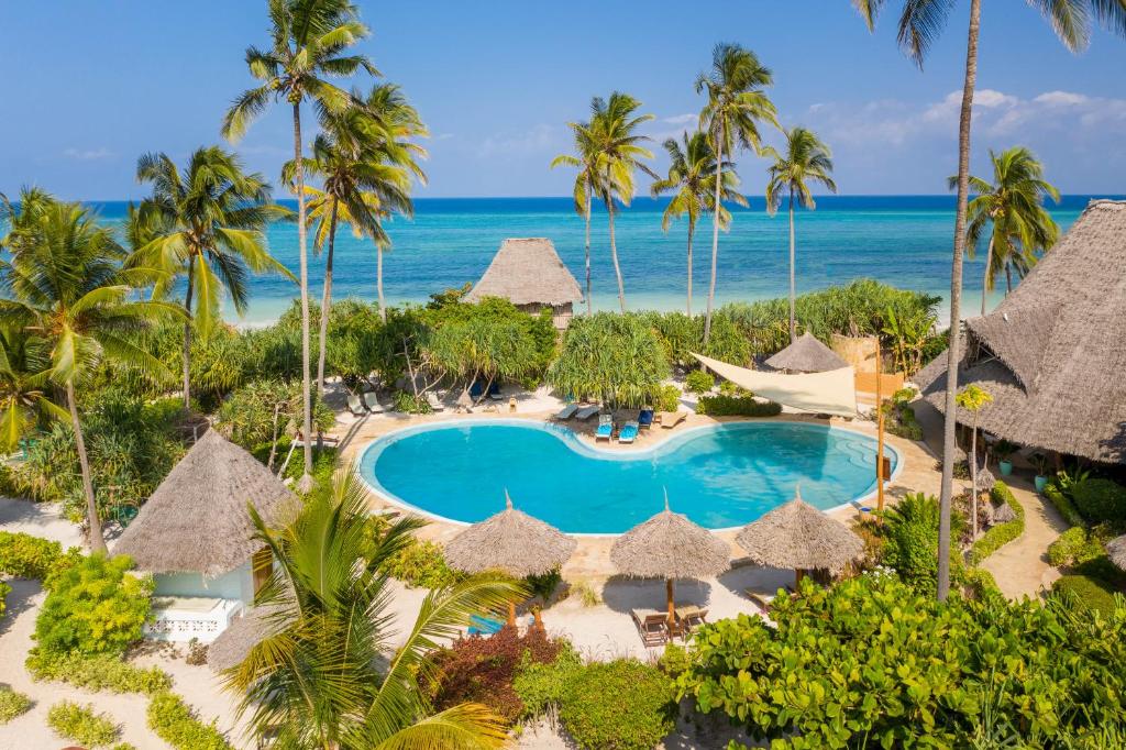 Vista de la piscina de Zanzibar Queen Hotel o d'una piscina que hi ha a prop