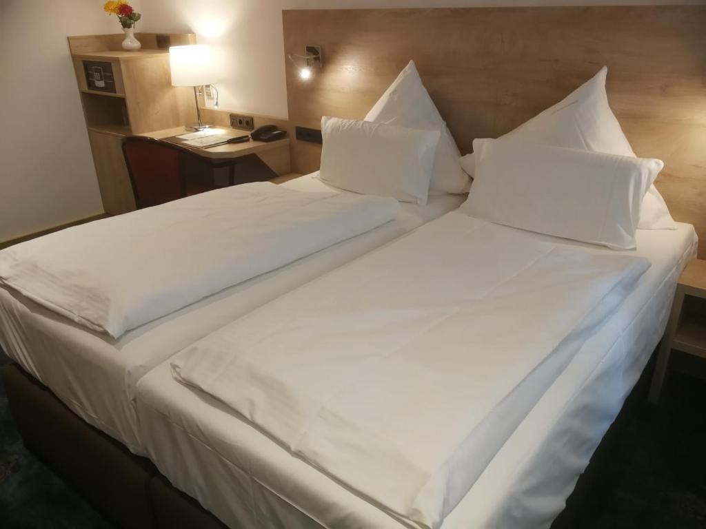 Postel nebo postele na pokoji v ubytování Hotel An der Philharmonie