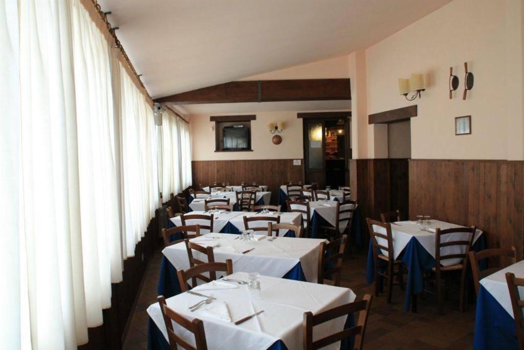 Reštaurácia alebo iné gastronomické zariadenie v ubytovaní Guerrin Meschino