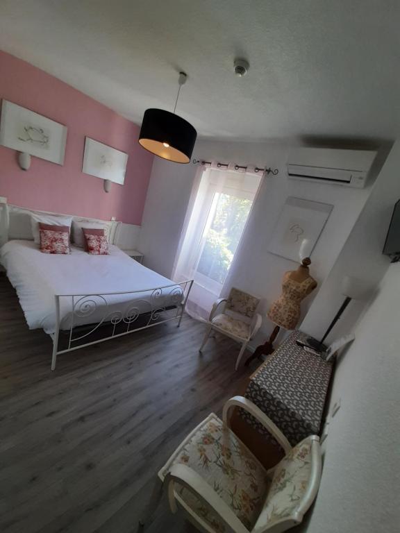 hôtel la tour des fées - Habitación Doble Con Baño Privado