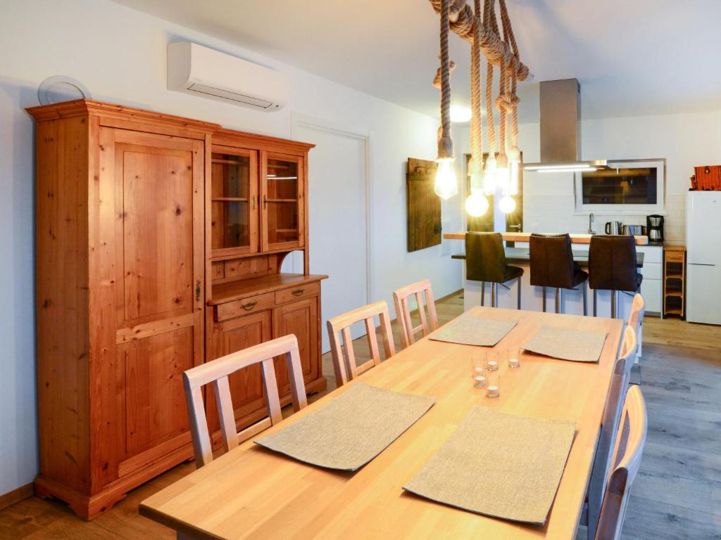 Kuchyň nebo kuchyňský kout v ubytování Apartment Viva-by the sea-garden & terraces by Interhome