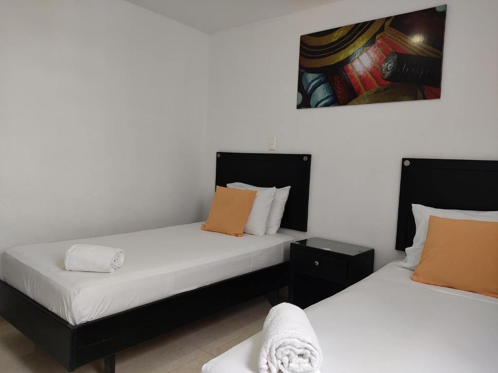 Postel nebo postele na pokoji v ubytování HOTEL ESCALA GC Valledupar