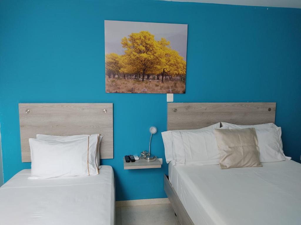 Postel nebo postele na pokoji v ubytování HOTEL ESCALA GC Valledupar