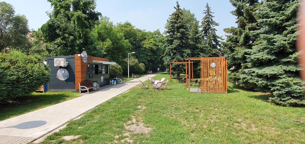 Zahrada ubytování JUNA2 - nowoczesny apartament w centrum z widokiem na park