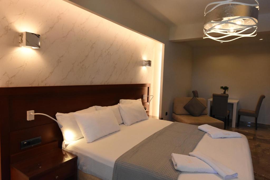 Posteľ alebo postele v izbe v ubytovaní Viaros Hotel Apartments