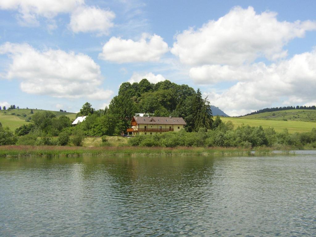 Afbeelding uit fotogalerij van Vila Bobrík - Liptovská Mara in Bobrovník