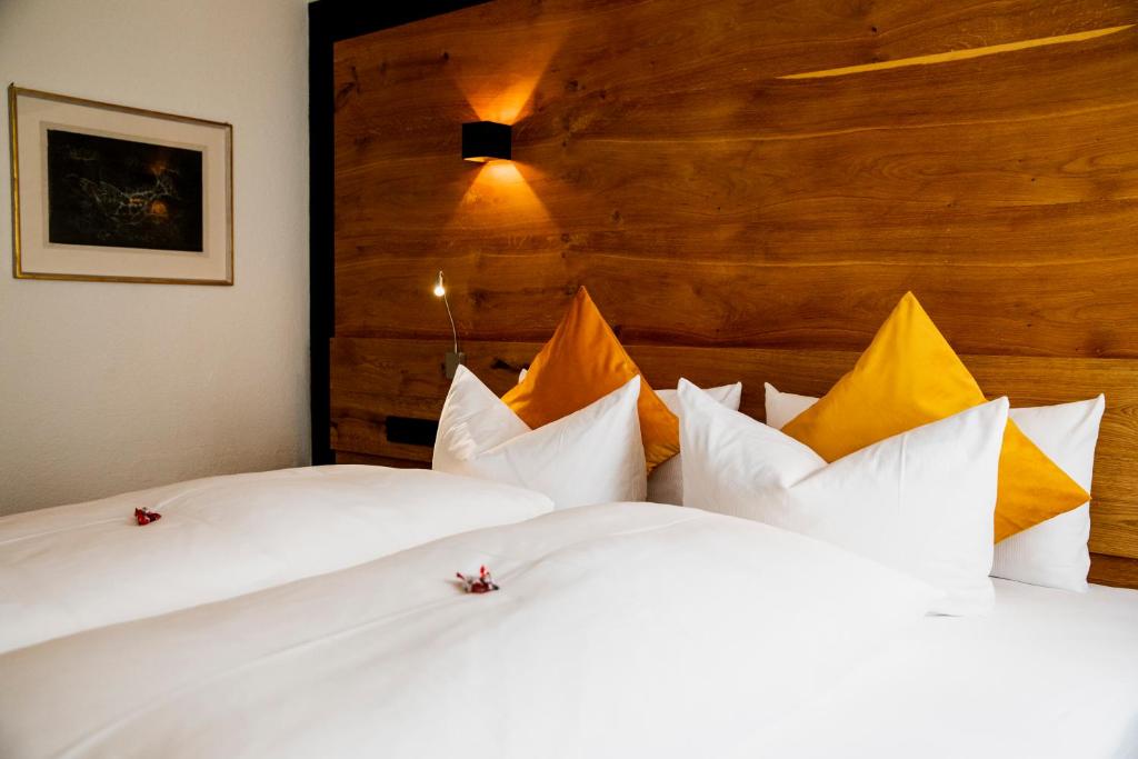two white beds sitting next to each other in a room at Hotel Montfort in Sankt Anton am Arlberg
