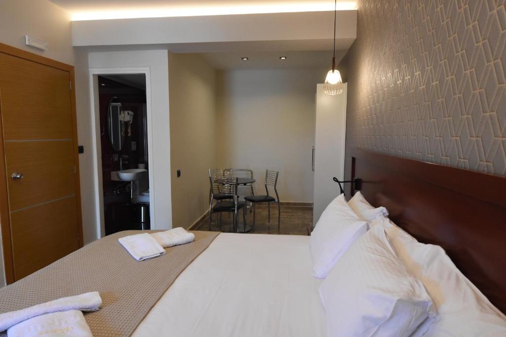 Posteľ alebo postele v izbe v ubytovaní Viaros Hotel Apartments