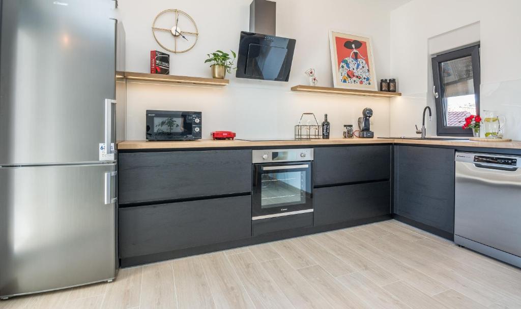 Kuchyňa alebo kuchynka v ubytovaní Apartments Maella