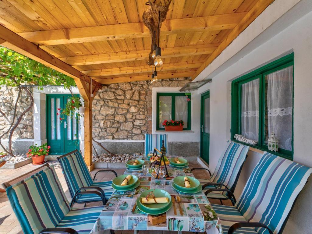 Posezení v ubytování Holiday Home Villa Anđelika by Interhome