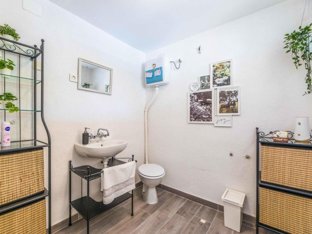 Koupelna v ubytování Holiday Home Villa Anđelika by Interhome