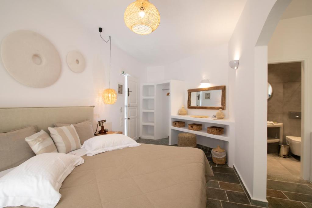 Postel nebo postele na pokoji v ubytování Nymfes Hotel