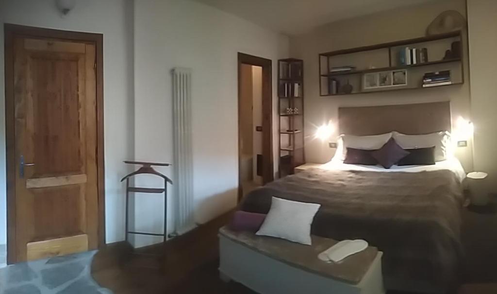 Postel nebo postele na pokoji v ubytování B&B L'Abric - centro storico di Limonetto